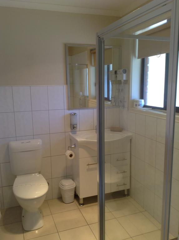 Melton Motor Inn And Apartments Room photo