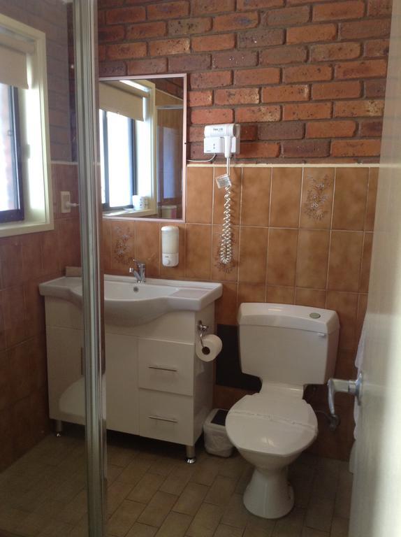 Melton Motor Inn And Apartments Room photo