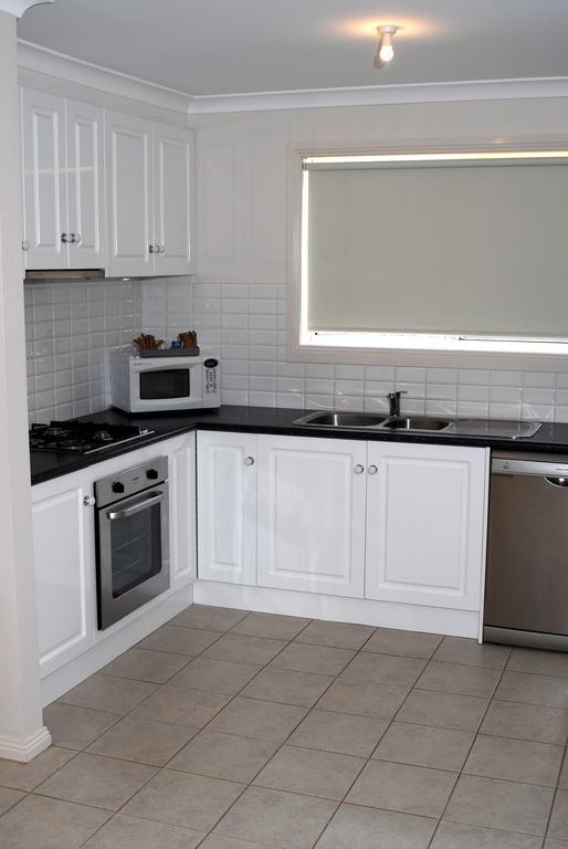 Melton Motor Inn And Apartments Room photo