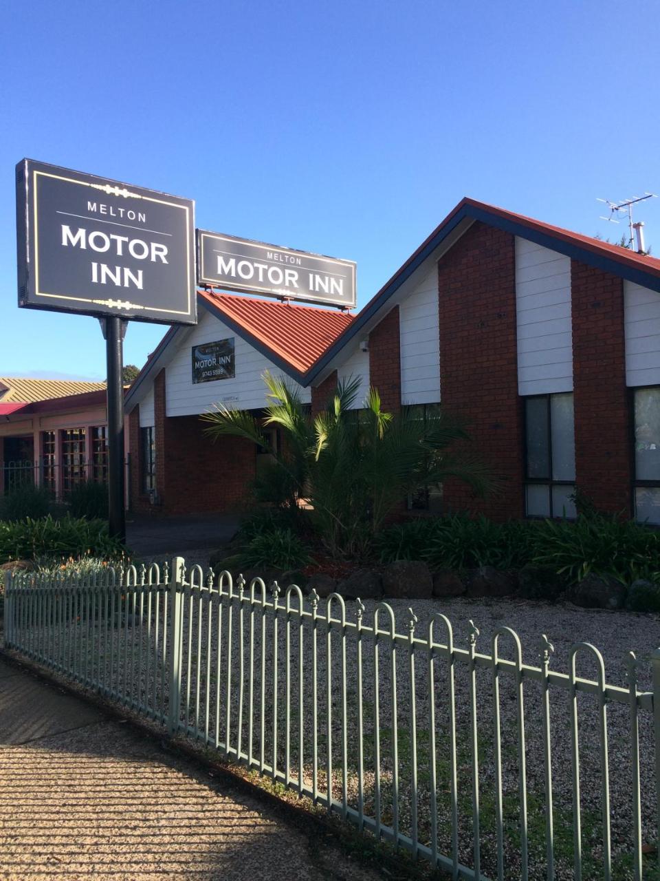 Melton Motor Inn And Apartments Exterior photo